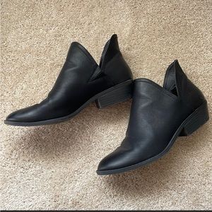 Universal Thread Black Ankle Booties